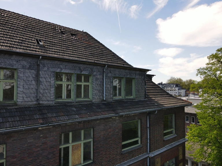 Altes Verwaltungsgebäude der Zeche Lothringen mit einer Drohne fotografiert