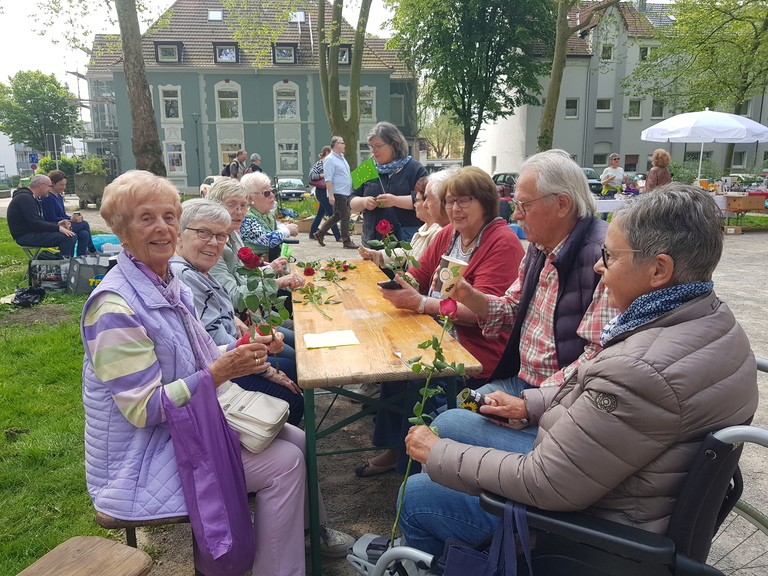 Kaffee Runde beim Flohmarkt am 07.05.2022