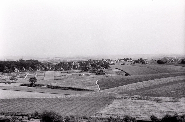 Weg über der Bahn an der Brücke Heinrichtstraße