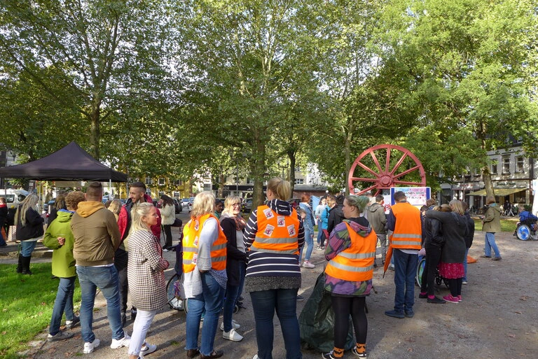 Fridays for Future Aktion der Anne Frank Realschule im Gerther Marktgarten