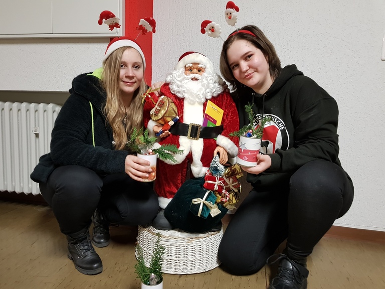 Weihnachten aus der Konserve, heimliches Nikolaus Geschenk in der Seniorenwohnanlage Hiltroper Landwehr