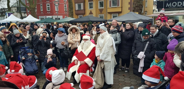 Weihnachtsmarkt am 03.12.2023 mit Nikolaus und Engelchen