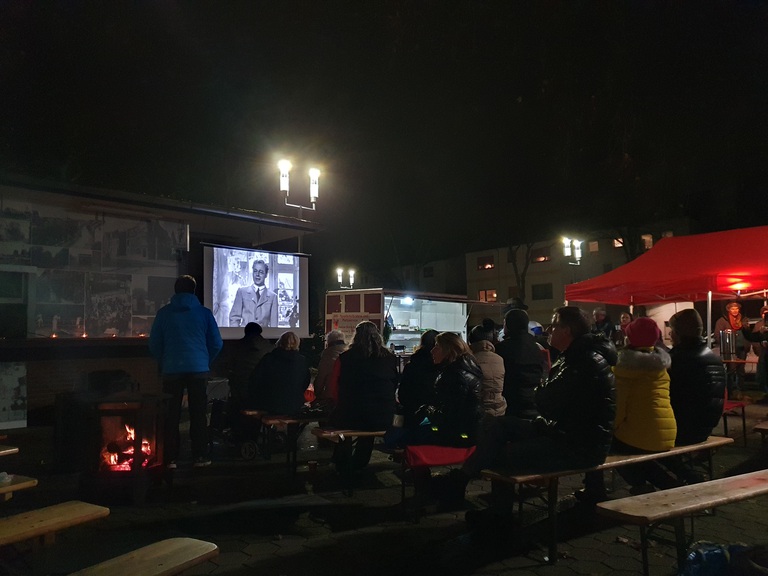 Filmschau Feuerzangenbowle 10.12.2022 an der Gerther Marktbude