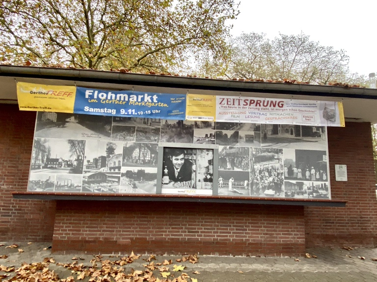 Weihnachts-Flohmarkt 2024 in Bochum Gerthe, Straßenbanner an der Marktbude