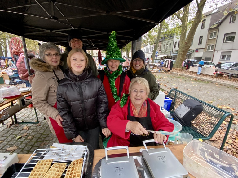 Flohmarkt 9.11.2024 Gruppenbild Flohmarkt Team
