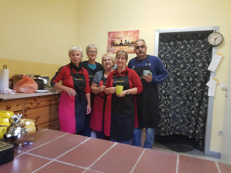 Kaffee anne Bude Team 19.9.2020 mit neuen Schürzen