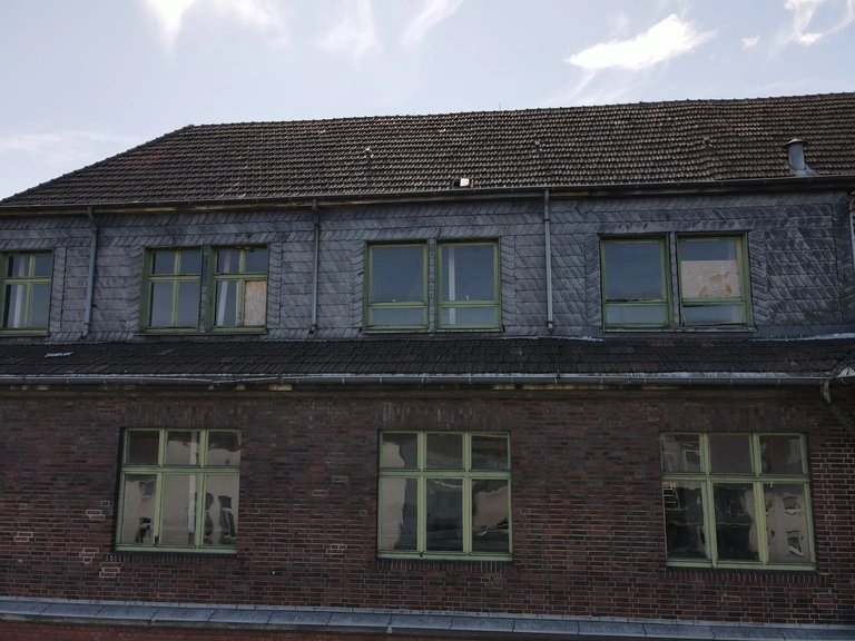 Altes Verwaltungsgebäude der Zeche Lothringen mit einer Drohne fotografiert