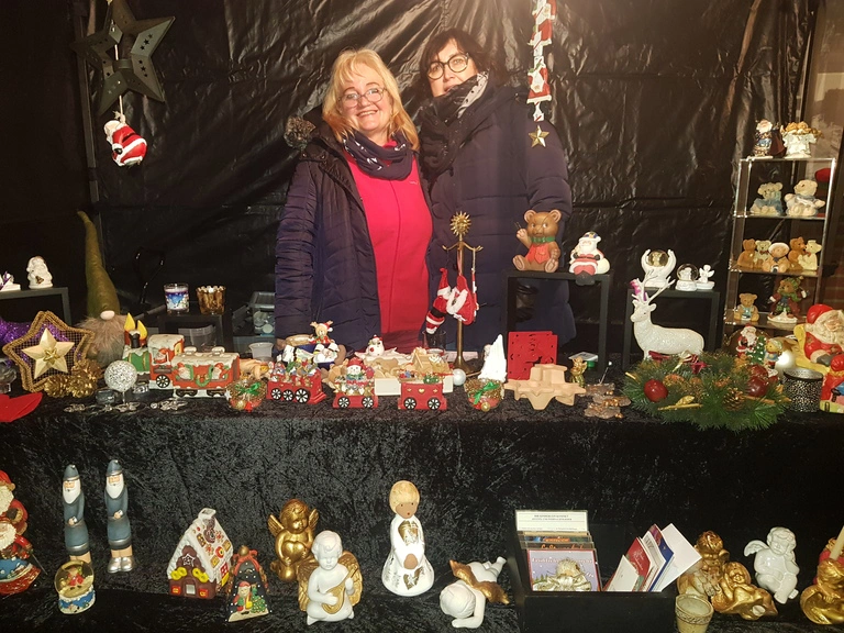 Weihnachtsmarkt 3.12.2021, Weihnachten Second Hand Stand vom Gerther Treff