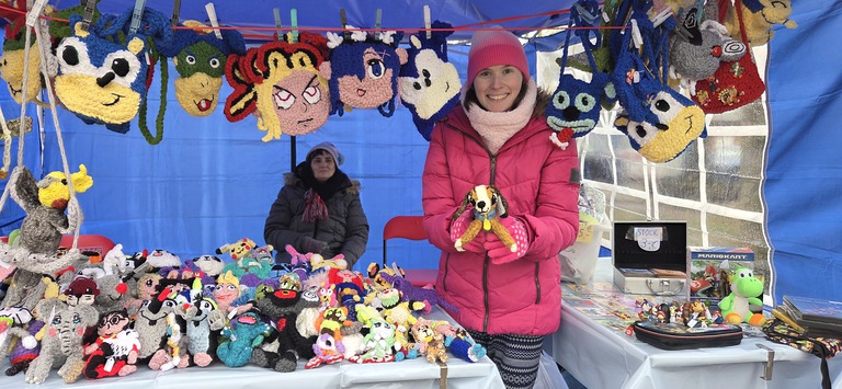 Flohmarkt 28.03.2026 diese junge Dame hat alle Figuren selber hergestellt die meisten wurden gehäkelt