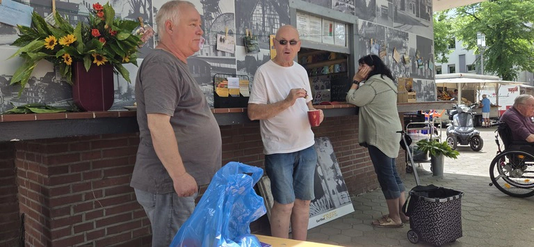 Kaffee anne Bude 23.05.2026 unser Abbau-Team noch entspannt