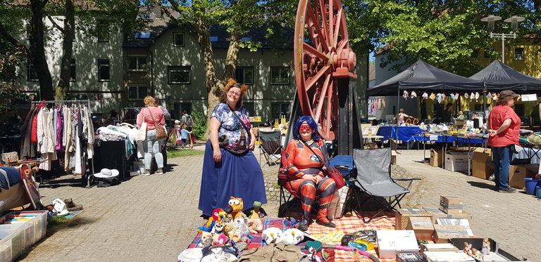 Flohmarkt am 10.05.2025, verkleidete Menschen