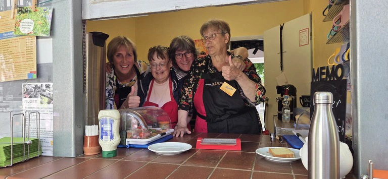 Kaffee anne Bude 23.05.2026 ein neues Team Mitglied und gleich Spaß inne Bude