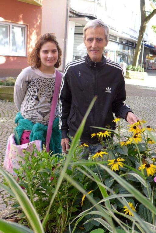 Blumenkübel Pflege  in der Gerther Fußgängerzone 14.10.2015