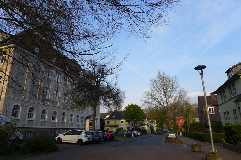 Brandenbuschstraße links im Bild HVK, Heinrich-von-Kleist-Schule. Blick Richtung Fußgängerzone