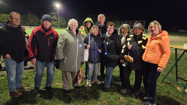 Erster Lichterlauf am 26.10.25 Endstation auf dem Fußballplatz in Gerthe