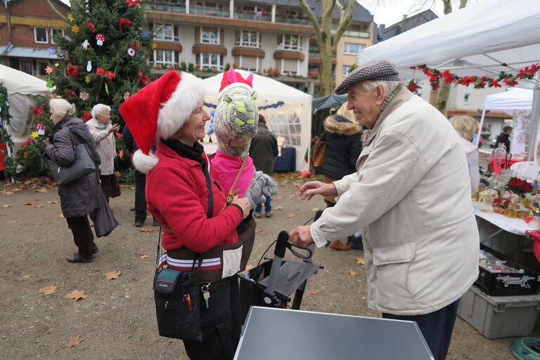 Weihnachtsmarkt 6.12.2019  mit Felix dem Glücksdrachen