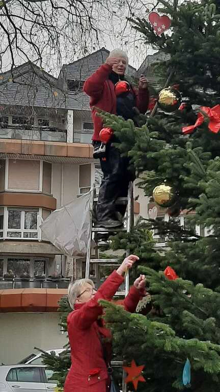 Weihnachtsbaum schmücken im Marktgarten 27.11.2021