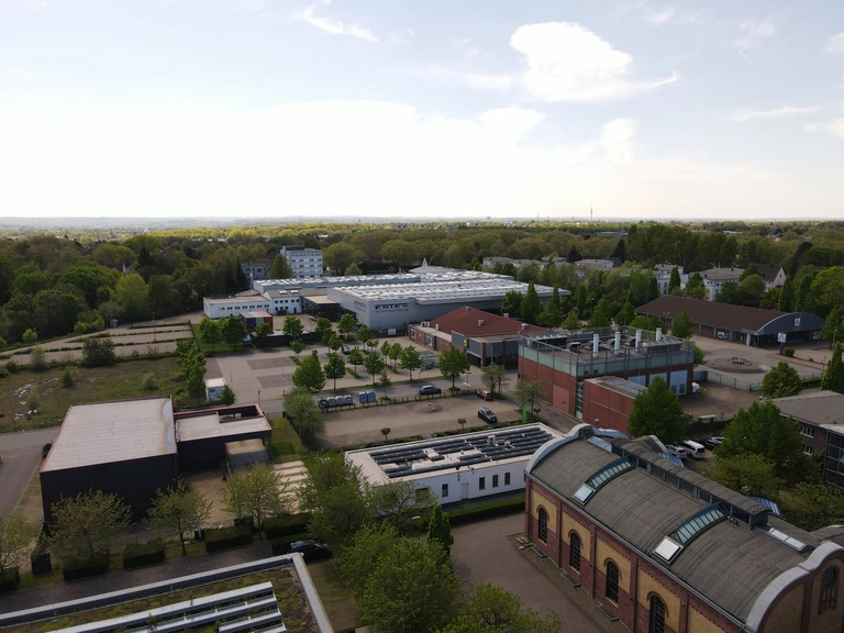 Vom alten Verwaltungsgebäude der Zeche Lothringen mit einer Drohne nach Süden fotografiert