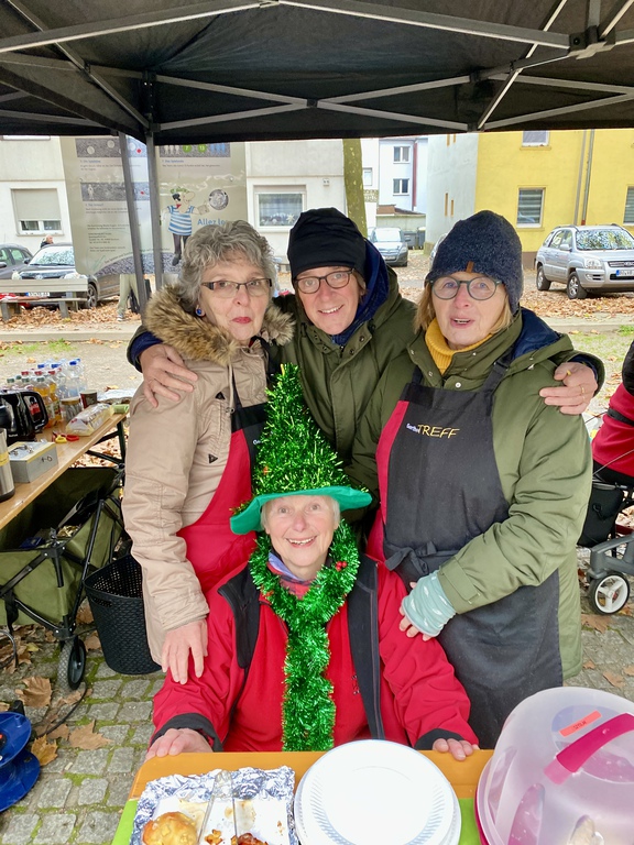 Flohmarkt 9.11.2024 Gruppenbild Flohmarkt Team