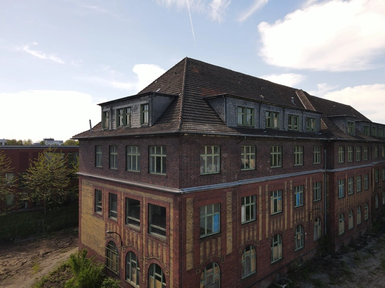 Altes Verwaltungsgebäude der Zeche Lothringen mit einer Drohne fotografiert